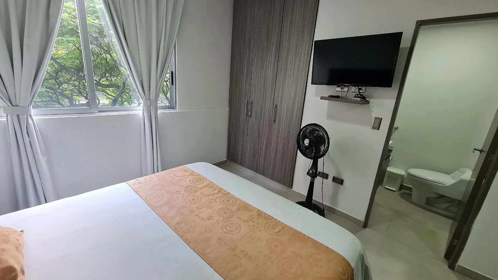 305 Moderno Aparta-Suite En Versalles Tipo Loft - Cali Tower Suites & Lofts 0*,  Colombia